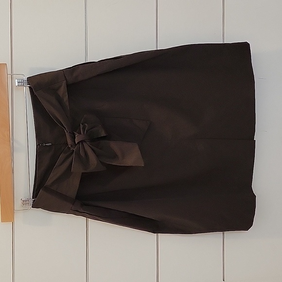 Banana Republic size 10 black mini skirt with bow in back - Picture 2 of 5